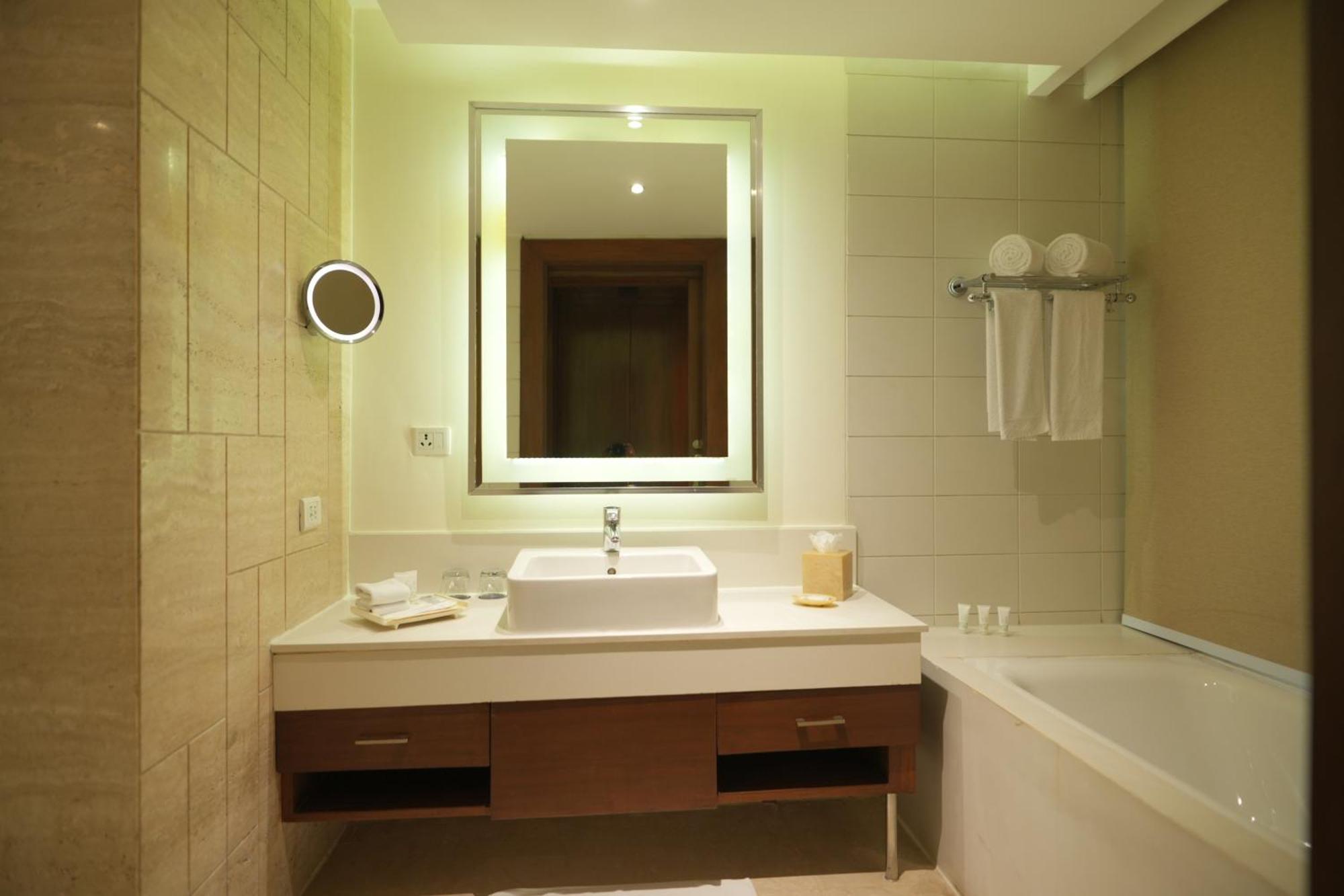 Doubletree By Hilton Gurgaon New Delhi Ncr Otel Dış mekan fotoğraf