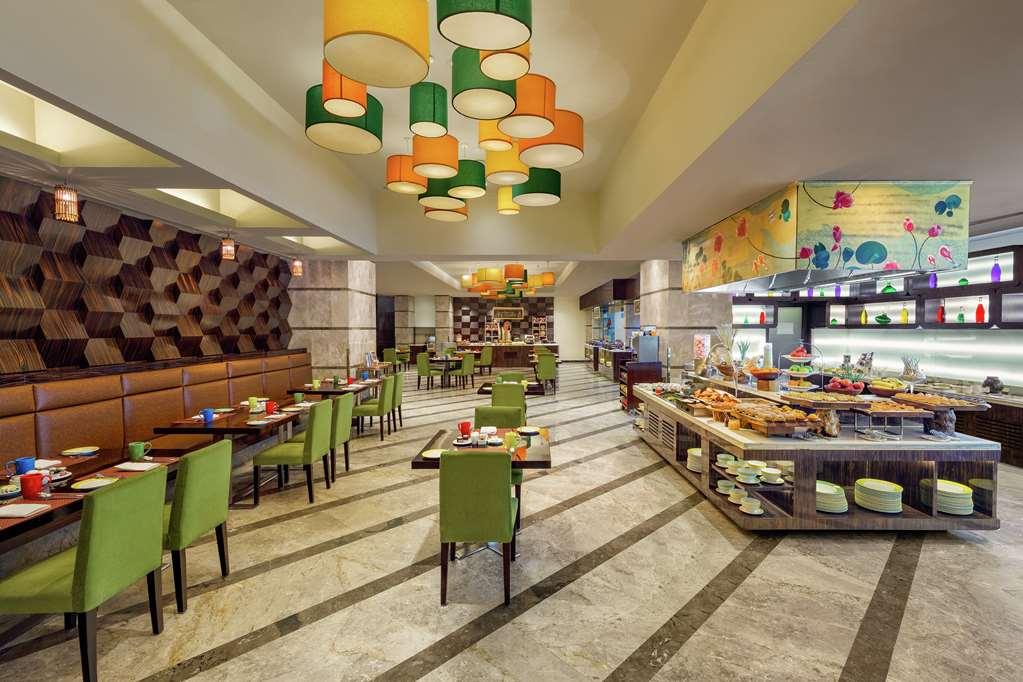 Doubletree By Hilton Gurgaon New Delhi Ncr Otel Restoran fotoğraf